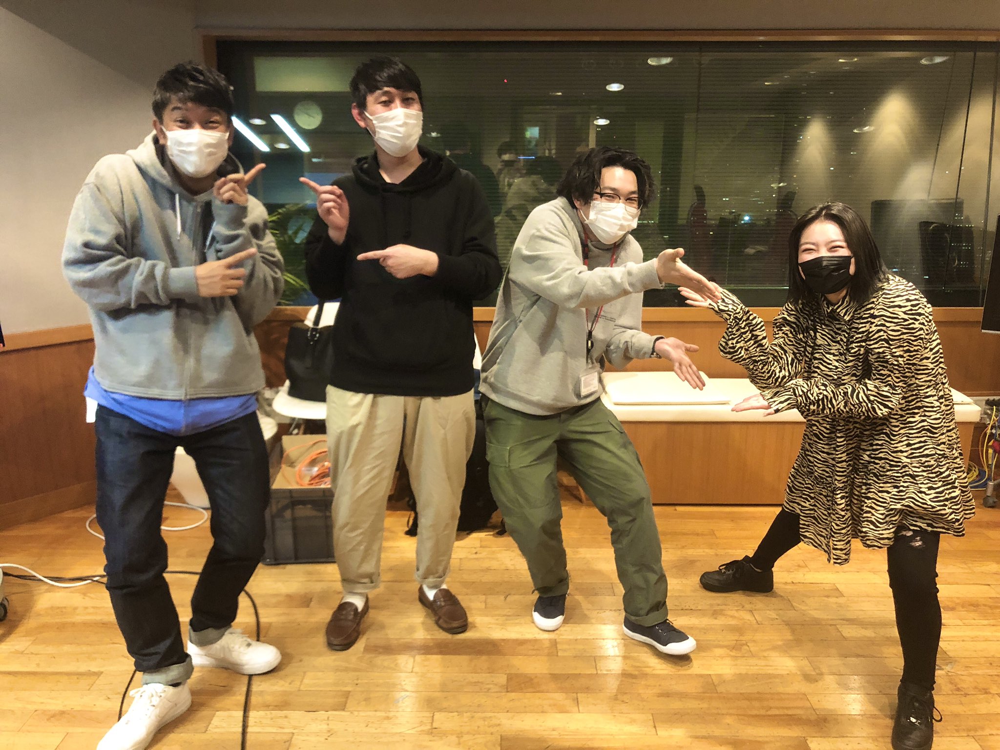 オズワルド伊藤 先ほど放送内で発表ありました通り ４月からかまいたちさんからバトンを受け取りmbsラジオ エビ中 なんやねん のレギュラーとして出演させて頂くこととなりました Tko木本さんとも初めましてです ひとまずはエビ中の公式近所のお