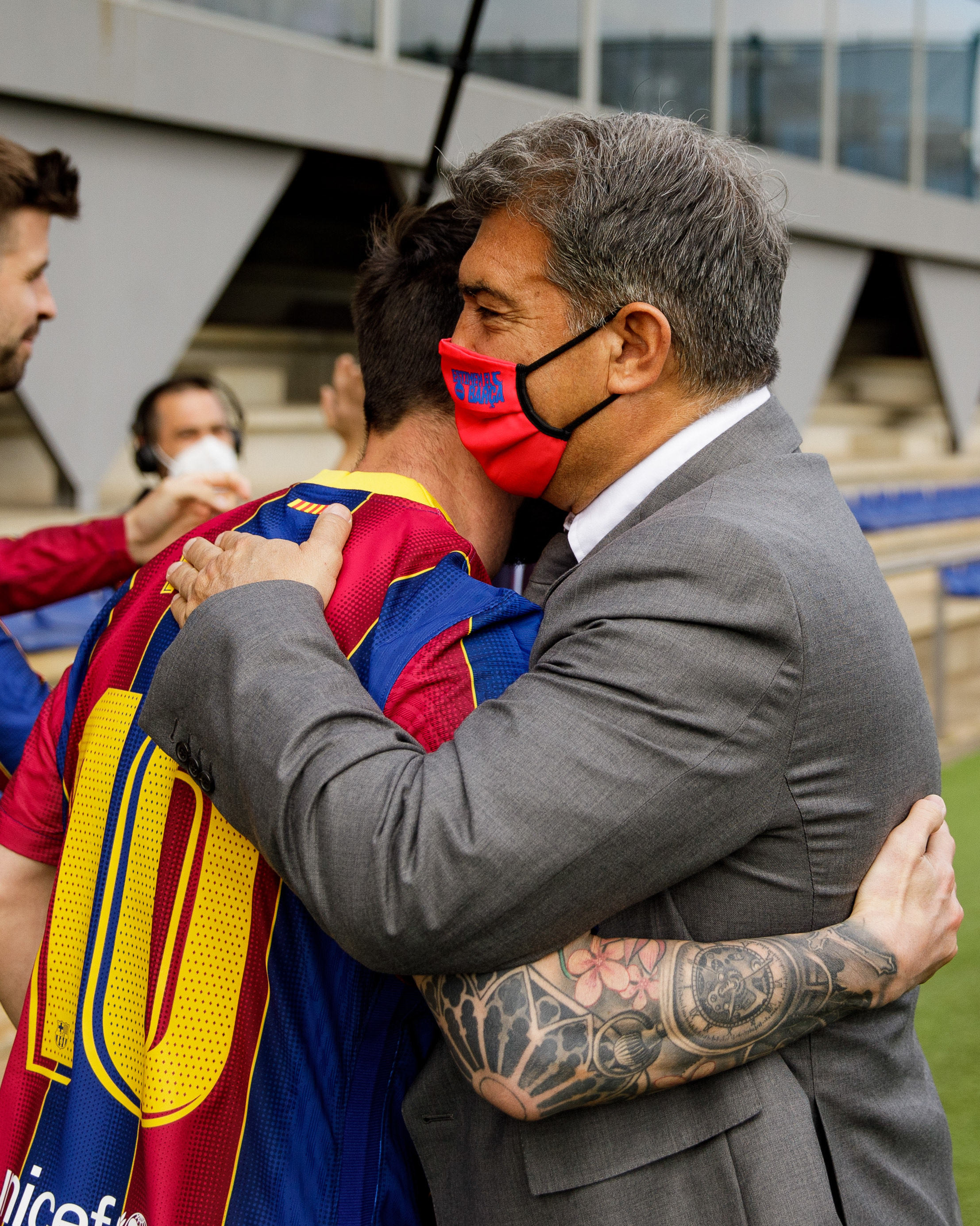 تحية لابورتا لنجوم برشلونة 1
