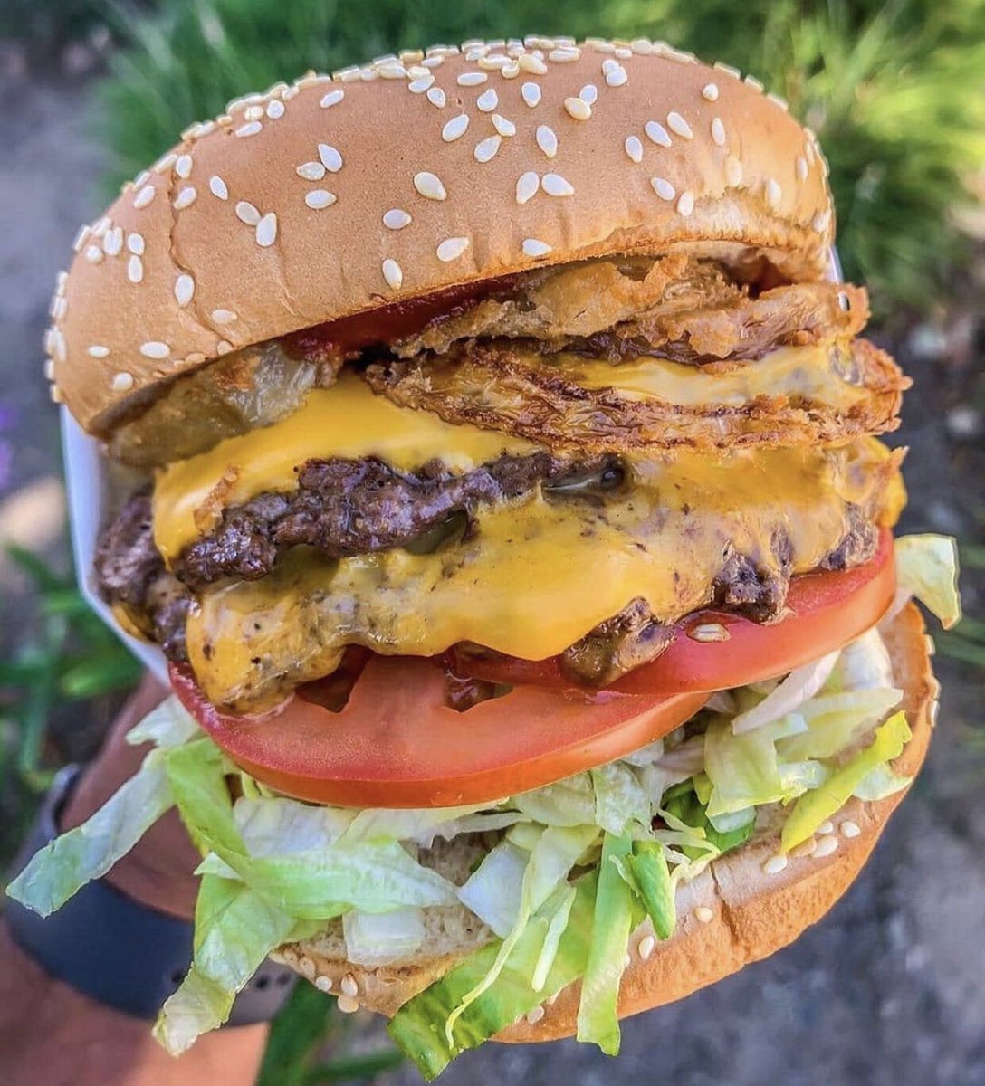 RafaFlores1's tweet photo. Me ayudan con un MG o RT? ❤️

Promo de Burger Doble con papas y soda por $6.50 

Orden de 5 tacos con soda por $5.00 

Disponible para llevar, domicilio y restaurante 😍

Disponible de Martes a Jueves 🔥

Puedes hacer tu pedido al 7169-4027 ☺️

Estamos en la 14 Avenida Sur, # 2-2 https://t.co/8EmOgBUjvM