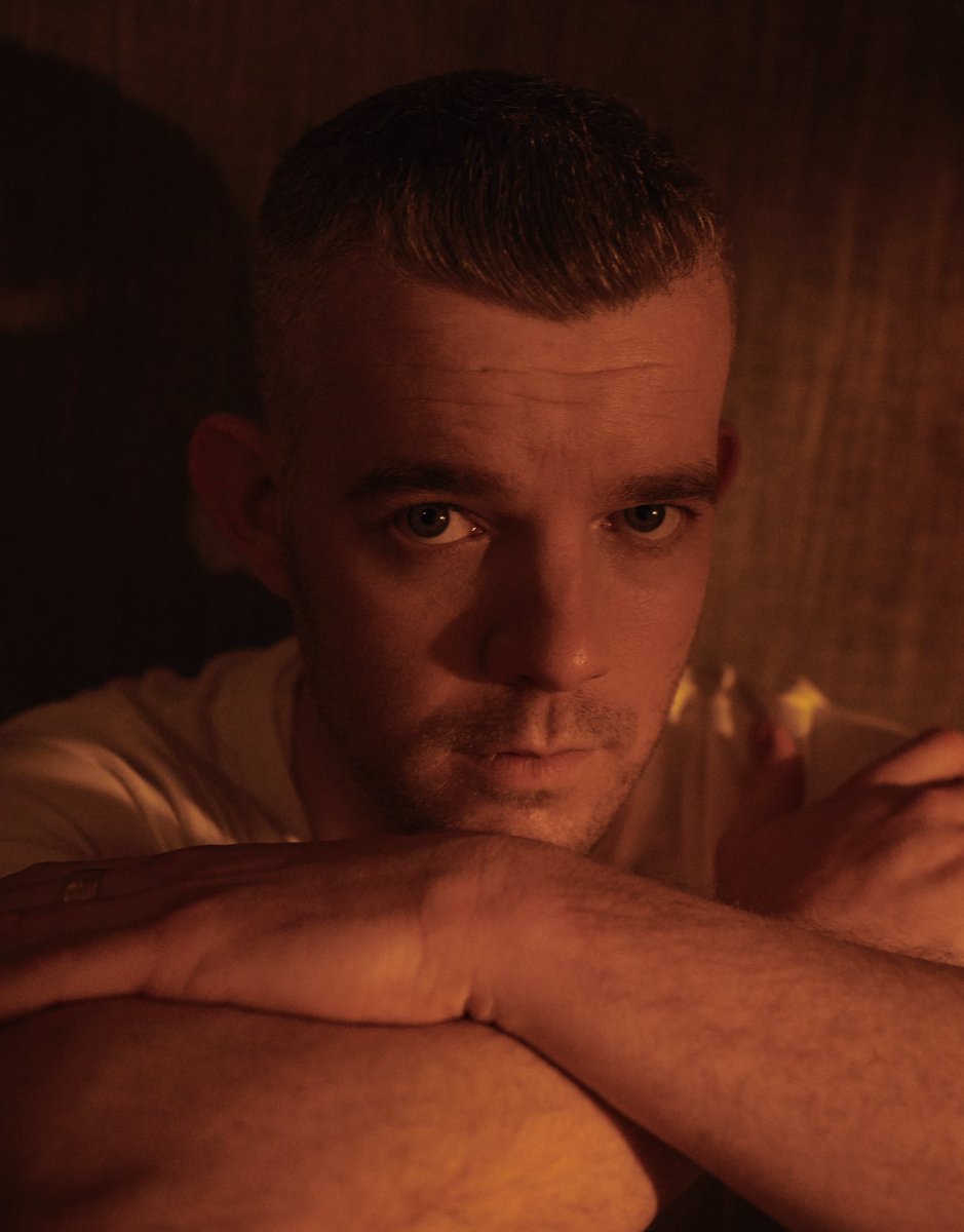 ManElevated's tweet image. A new look at our cover story with actor Russell Tovey  

More: manofmetropolis.com/russell-tovey-…

📸 Joseph Sinclair
#ManOfMetropolis