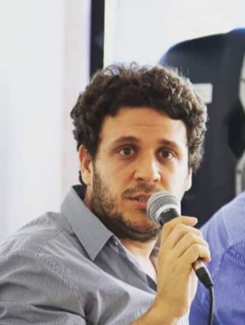 FilmusDaniel's tweet image. Tristeza enorme. Acaba de fallecer nuestro amigo y compañero Uriel Erlich. Luchador incansable x la Causa Malvinas. Investigador y autor de algunos de los mejores libros sobre Malvinas. Pero x sobre todas las cosas gran tipo y compañero.Lo extrañaremos,siempre estará con nosotros