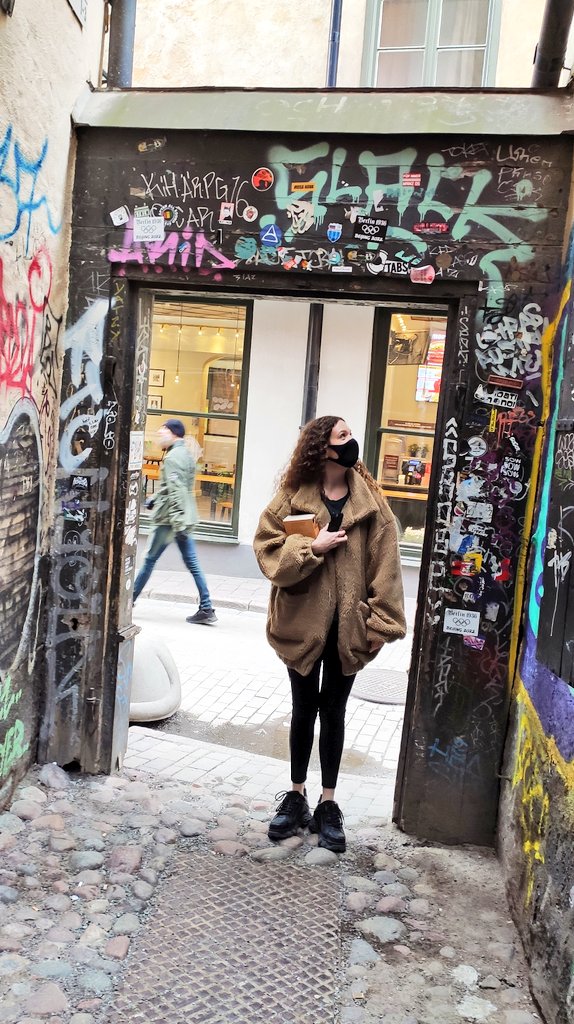 xNOVY_'s tweet photo. Went to the narrowest street in Stockholm with the gf. 7/10 street. Was very narrow but could have been narrower. https://t.co/YL94KtMfss