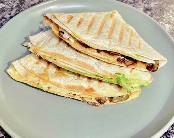 WorldJessys's tweet photo. #Cheese #Cheesy #Easy #Easywrap #Fusion #Homemade #Mayonnaise #Spicy #Tasty #Tortilla #Tortillawrap #Tortillawraps #Trending #Yummy

https://t.co/jYfLiTWB98 https://t.co/BWDKyQyFIR