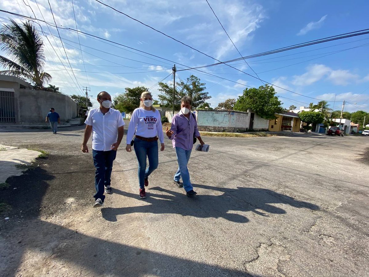veronicacamino's tweet photo. #BuenosDías
Esta mañana estamos dialogando con vecinas y vecinos de la #Azcorra. Destacaron la importancia de recuperar los espacios públicos, pues se han abandonado o limitado. Urgen acciones de prevención al delito y de fomento para una vida sana. https://t.co/Zxh4Kbi54k