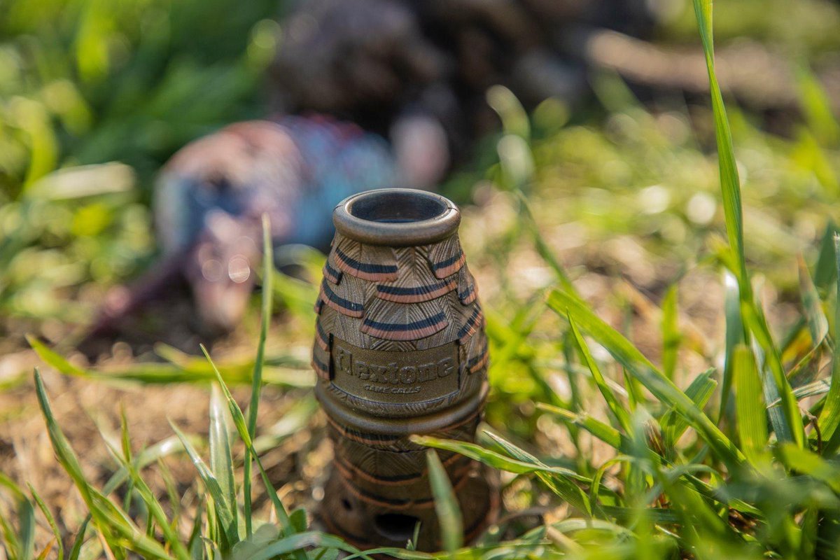 Yelps are an important call for turkey hunters to produce, but it can be tough to get them right with diaphragm or box calls. The Thunder Yelper takes care of that with an easy-to-use hybrid design. #Flextone 
Find it here - flextonegamecalls.com/browse/turkey/…