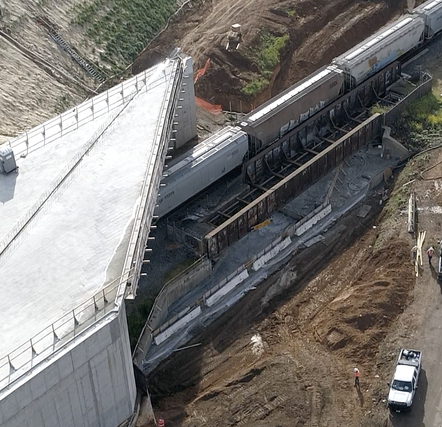 TylerBodnarCNCA's tweet photo. Filling voids doesn't have to be laborious. Cellular concrete was recently placed for the Cosumnes Bridge Replacement project in the City of Elk Grove where @CaltransDist3 is improving highway and @UnionPacific facilities. #LCC #flowablefill @Granite @CellCreteCorp https://t.co/DmbH9p5cpb