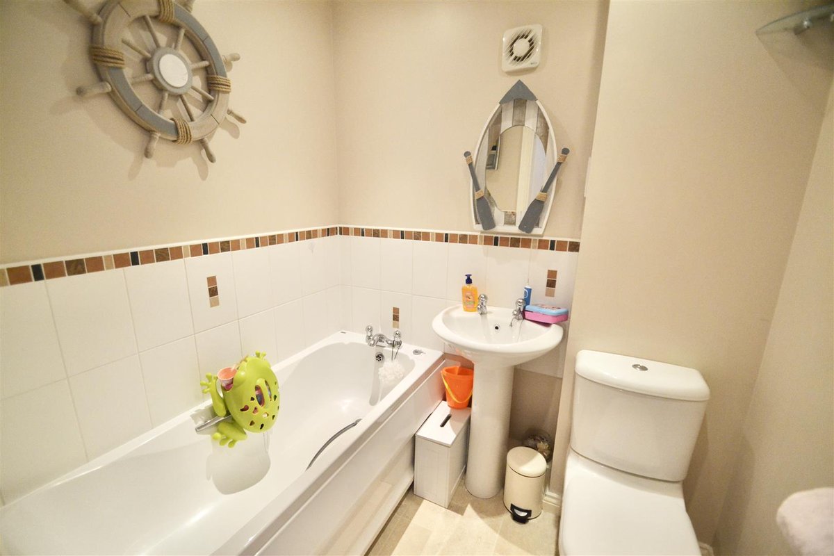 🏡 Modern, detached, four bedroom house for sale 

🛁 Benefitting from, two en-suites and family bathroom 

🚗 Detached garage and driveway parking

🖱️ embleys.co.uk/for-sale/?49-m…

#propertyforsale #estateagents #fourbedroom #property