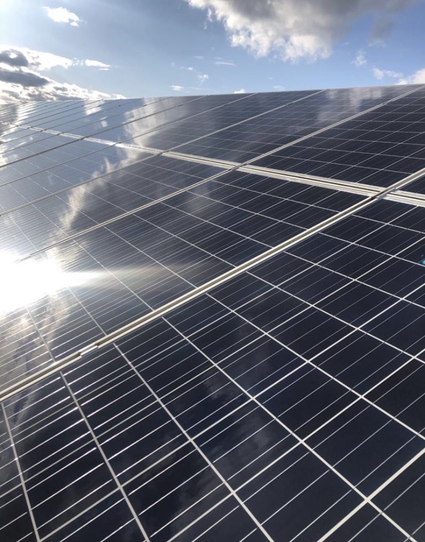 DKSLimited's tweet photo. Squeaky clean panels 🧼
#Solar #solarpower #solarpanels #renewableenergy #tractor #newholland #sunbrush #solarpanelcleaning #solarenergy #landmanagement https://t.co/HuJMq3JfJr
