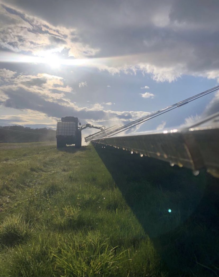 DKSLimited's tweet photo. Squeaky clean panels 🧼
#Solar #solarpower #solarpanels #renewableenergy #tractor #newholland #sunbrush #solarpanelcleaning #solarenergy #landmanagement https://t.co/HuJMq3JfJr