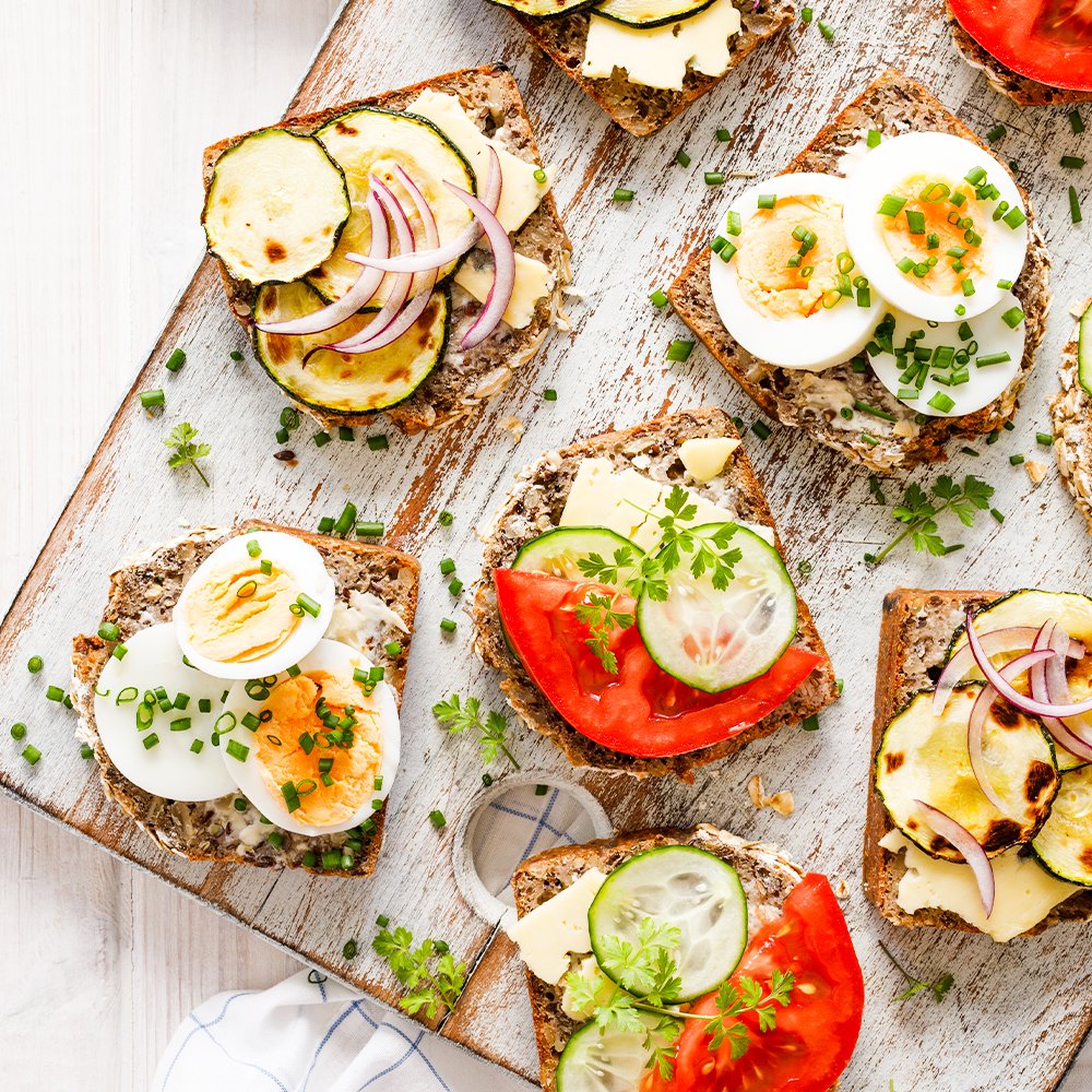 EgglandsBest's tweet photo. Have you tried our EB Hard-Cooked Peeled eggs? They have all the same benefits of our shell eggs! 🥚
Use our NEW Product Locator to find them at a store near you!
✶
#OnlyEB #madewithEB #egglandsbest #HCPE #hardcooked #hardboiled #toasttuesday #easylunch
https://t.co/utftdyh1G5 https://t.co/ewpDb0NK69