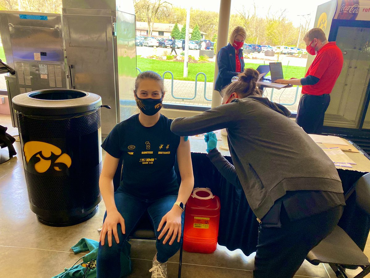 HawkeyeBand's tweet photo. Thank you @HyVee and @TheIowaHawkeyes for setting up a special vaccination event for members of the Hawkeye Marching Band this morning at Carver Hawkeye Arena! We canโt wait to be back in Kinnick Stadium this Fall! Go Hawks! ๐ค๐๐
#ReadyForTheBoom https://t.co/hOd332GQZL