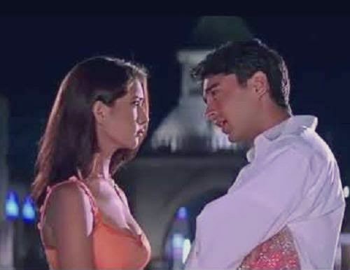 “Koi pyaar kare toh tumse kare, tum jaise ho waise kare. Tumhe badal kar joh pyaar kare, woh pyaar nahi sauda kare. Aur sahiba pyaar mein sauda nahi hota.” Movie:   MOHABATTEIN @sidharth_shukla  #KimSharma