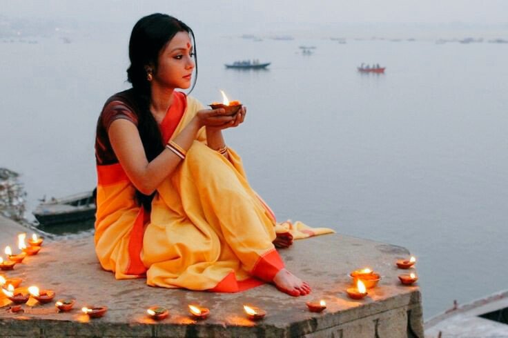 साँझ ढले
जब
दीप जले
सूरज घर को चले
तारों की छाँव पले
मिलूंगी खड़ी,
नील गगन तले
आना तब तुम प्रिये
दौड़कर
मिलेंगे हम गले 
बढ़ते चंदा सी
बढ़ेंगी हमारी चाहतें 💕

#काँची  #काव्यांगन
#हिंदी_शब्द