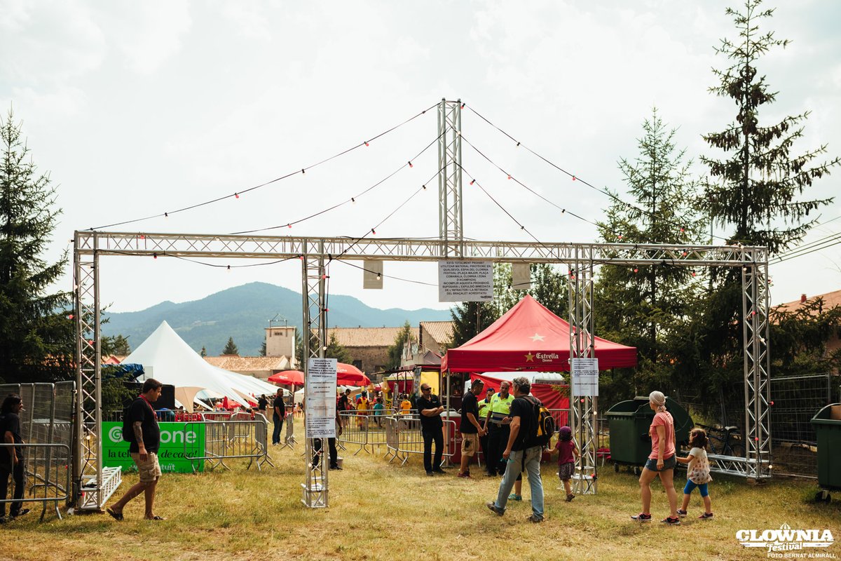 Tenim moltes, moltes ganes de deixar enrera algunes imatges i recuperar aquelles que ens fan gaudir més de la nostra feina. Volem tornar als millors festivals de #Catalunya