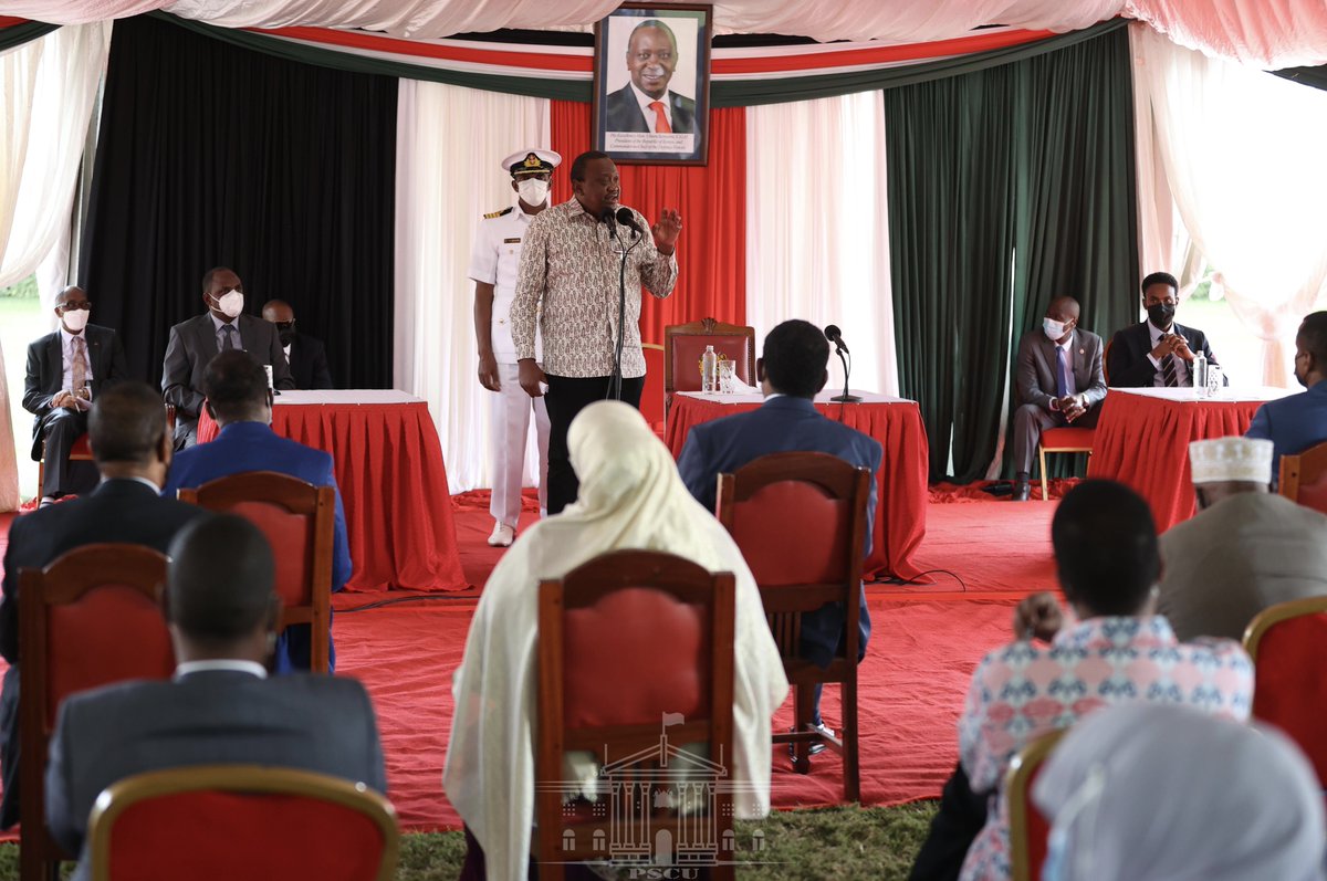 StateHouseKenya's tweet photo. President Uhuru Kenyatta today met Somali community elders from Garissa County who paid him a visit at State House, Nairobi. The Head of State and the elders discussed several national and regional matters among them the progress of Government development projects in the region. https://t.co/6YpDyCpidl