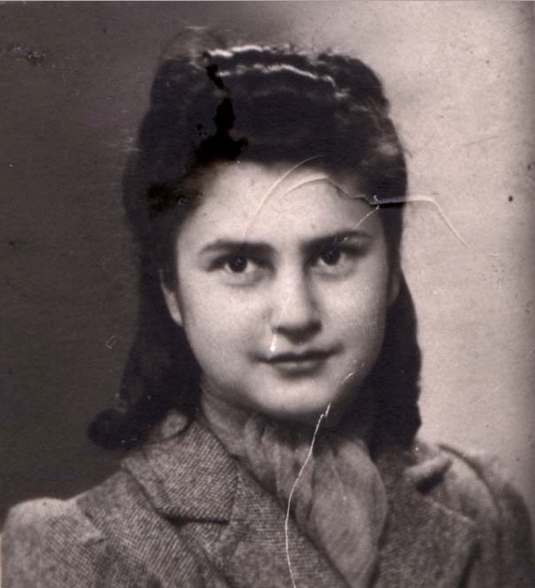 14 April 1924 | A French Jewish girl, Suzette Aaron, was born in Niederbronn-les-Bains. 

She arrived at #Auschwitz on 23 August 1942 in a transport of 827 Jews deported from Angers St. Laud. She did not survive.