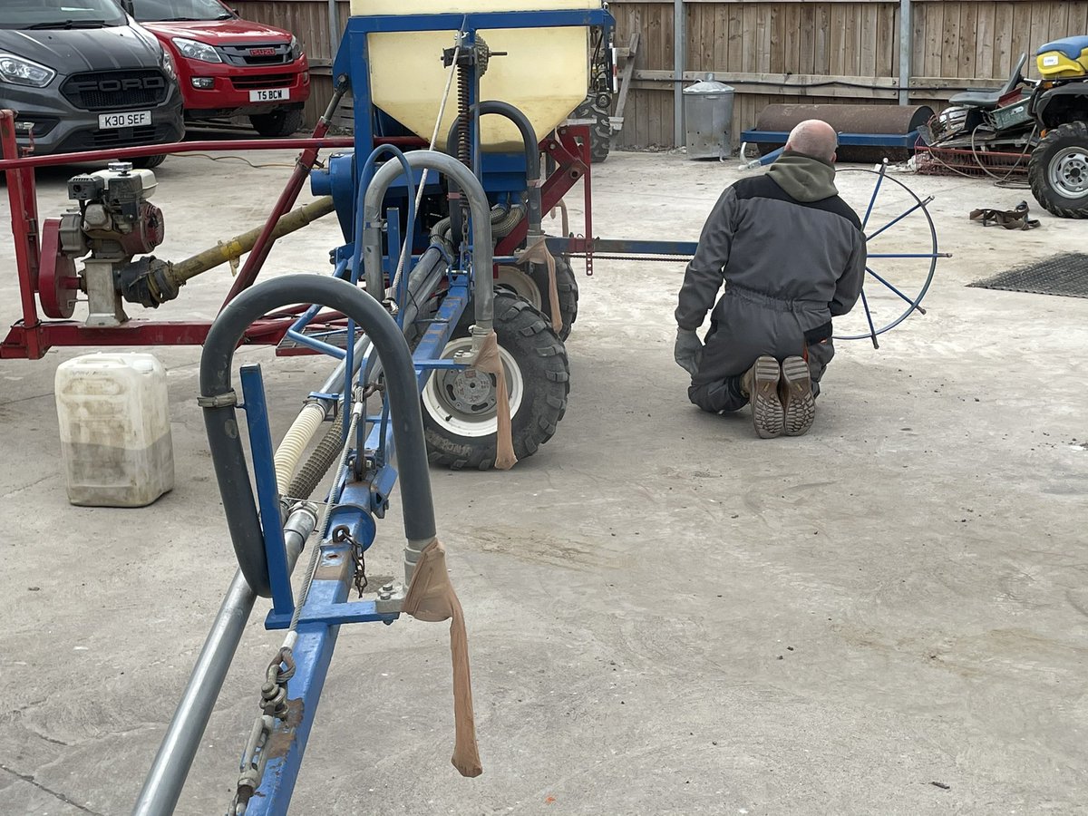 LimeyBruce's tweet photo. #MOT day with @TheSpreaderGuys https://t.co/7EPYtB5r5w