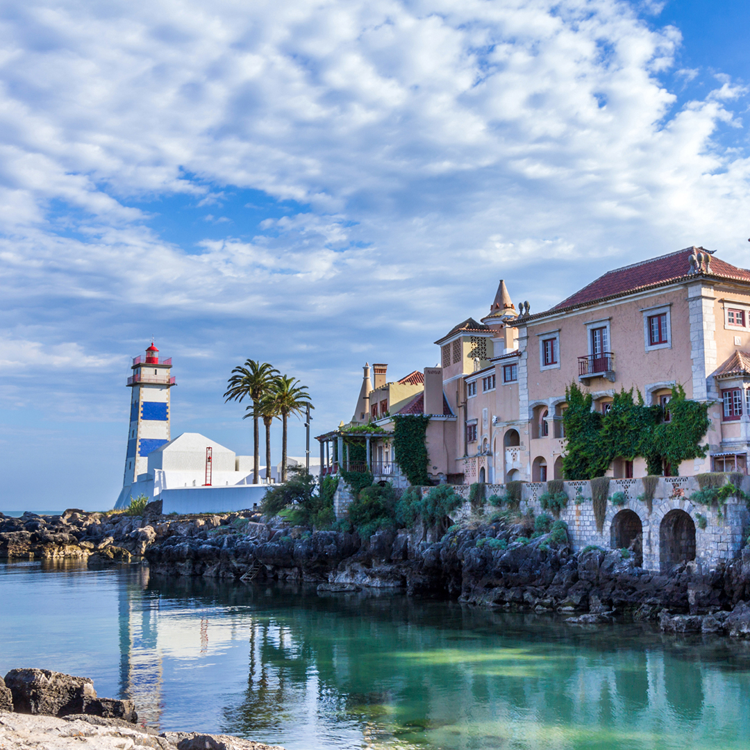 Portugal is renowned for the Age of Discovery, Old World towns, and distinctive blue azulejos. Encounter all this and more during our Portrait of Portugal program! ow.ly/dxUA50EmryB

#SmithsonianJourneys #RiverCruising #Portugal #DuoroRiver #Lisbon #Porto