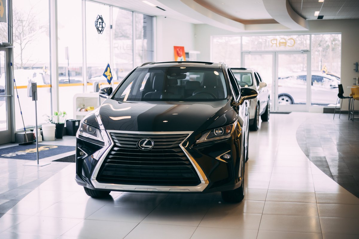 a2carite's tweet photo. Where would you rather go? A stuffy, old dealership, with overpriced vehicles, and outdated sales tactics... OR a fresh, clean, and modern environment with helpful Employees rather than Sales People? We know what we'd choose. And that's why we're here 🌻 #AnnArbor #UsedCars https://t.co/fT8oUKUWWV