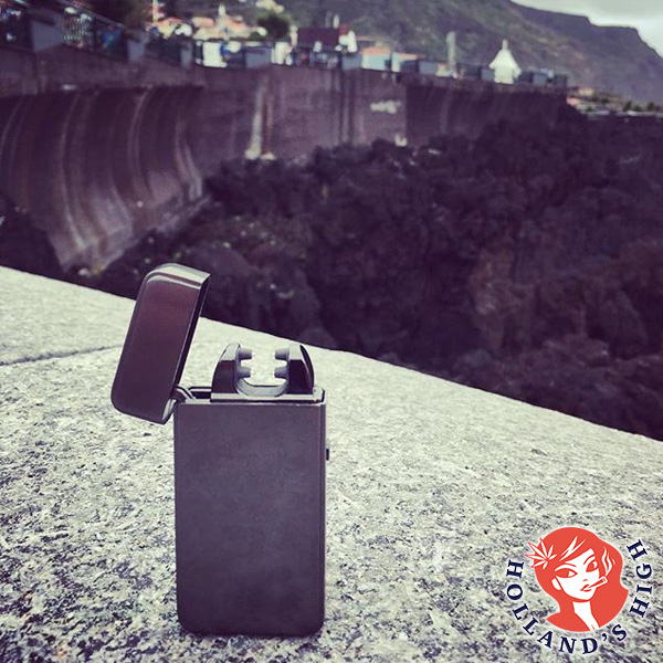 Hollands_High's tweet photo. Novi Plasma Lighter! Handy in all weathers 😉 

#Lighter #plasma #NoviPlasma #PlasmaLighter #CBD #SmartShop #HeadShop #420 #Amsterdam #Weed #Cannabis #Smoke #Marrijuana #SmokingAccessoires #HighLife #Kush #HighLifeStyle #GoodVibes #Holland https://t.co/HItE5dC6WZ