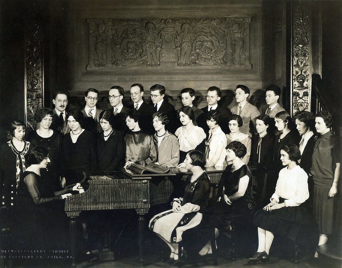 Read about Wanda Landowska, Curtis piano faculty member 1925-1928, connecting life, love, loss, and music on an international stage.
blog.curtis.edu/rrcblog/wanda-…