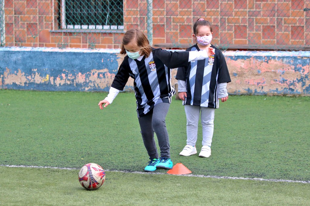 📸 Esta tarde en Ciudad Jardín ha comenzado a entrenar el nuevo equipo de <a href="/AsidoCartagena/">Asido Cartagena</a> 👏🏻👏🏻

Estamos encantados de poder trabajar con este gran grupo de chicos y chicas💪🏻🤍🖤
