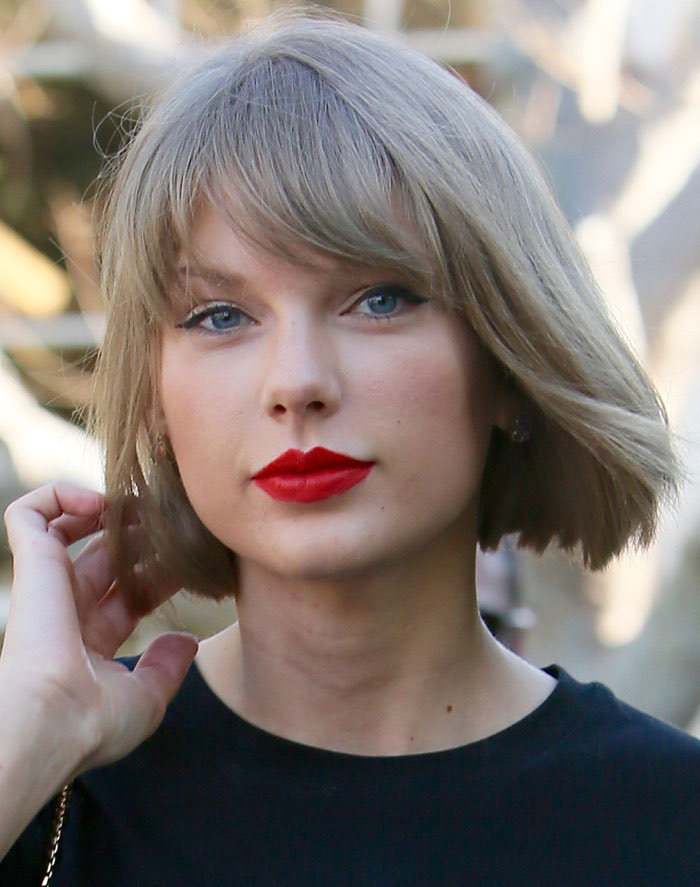 —taylor’s makeup looks as her lyrics about lipstick; a thread