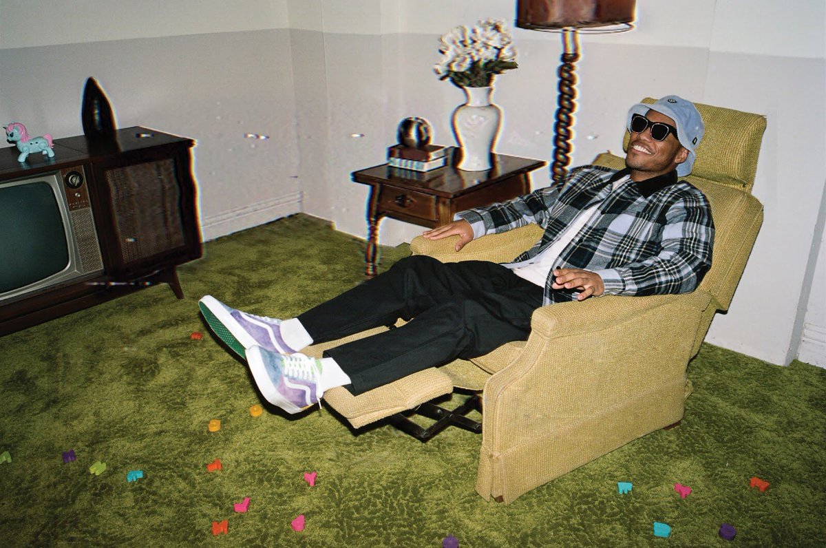 Vans_Py's tweet image. Celebrando a los que hacen las cosas a su manera, la colección de Vans x @anderson._paak cuenta con calzados y prendas de diferentes materiales que no te podes perder, ya disponibles en tu Tienda Vans del Paseo la Galería y en vans.com.py🔥