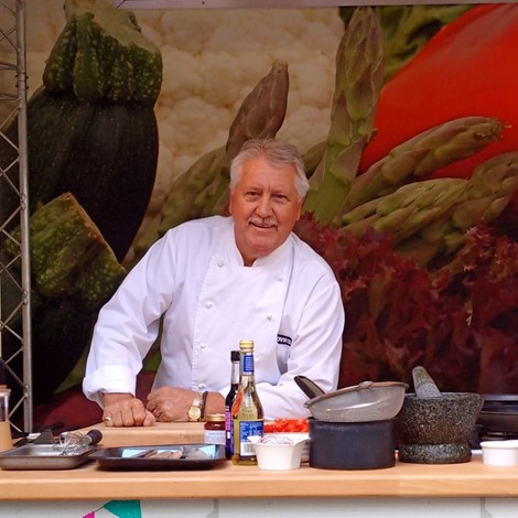 👨‍🍳Celebrity chef and TV personality Brian Turner CBE spoke virtually to our Catering and Hospitality students about the motivation, resilience and commitment needed to become a renowned chef. Find out more about the talk: crowd.in/oJsvWD