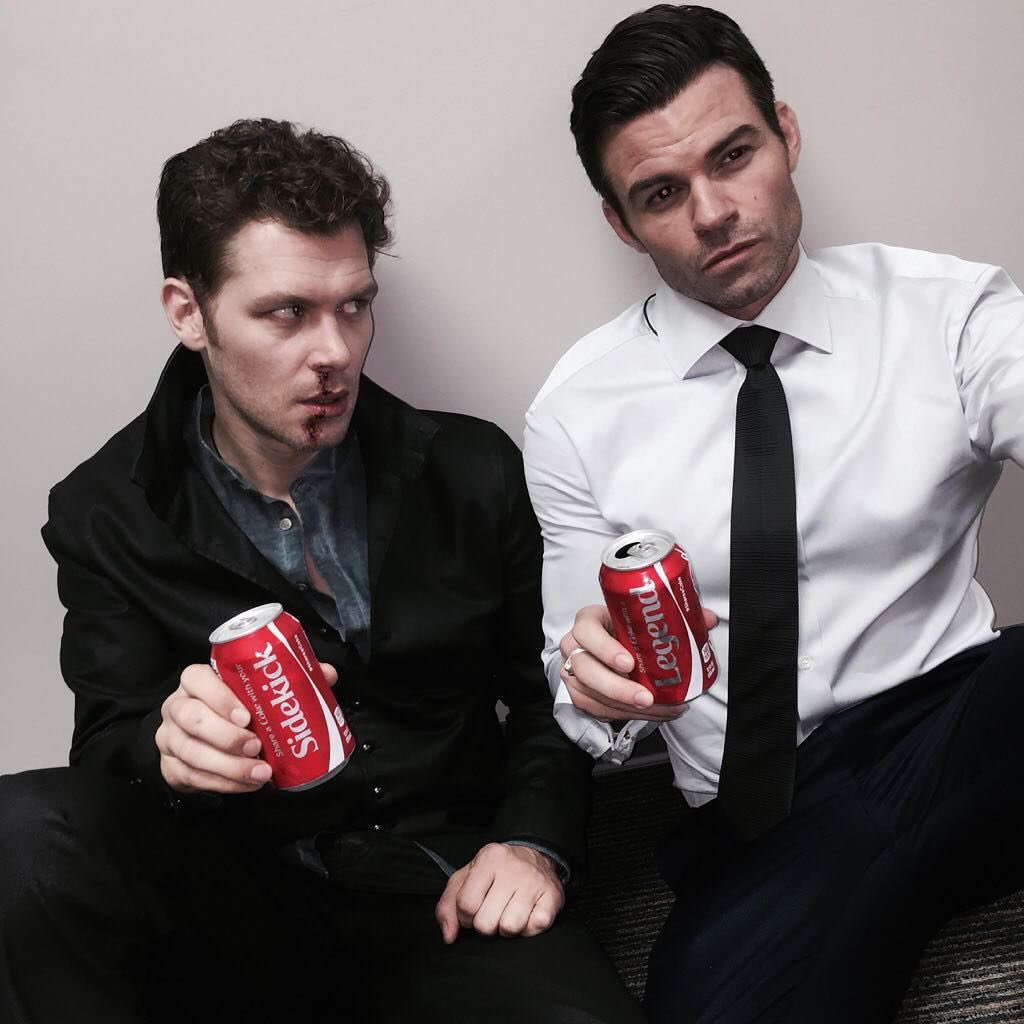 elloimamy's tweet photo. @CiaraCobb @AbsolutTwilight @PurpleBrina17 @_HaikusGoddess @SophieSmith68 #FNHot #FancyADrink #josephmorgan #danielgillies https://t.co/TE53y5WpSk
