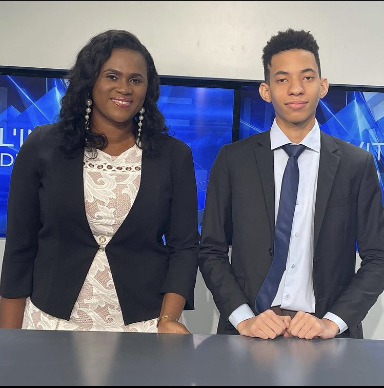 Chroma_mesange's tweet photo. Aujourd’hui, j’ai eu le plaisir d’être reçu à @tvgabon24 pour vous présenter mon jeux vidéo #covidinvaders
Si vous ne l’avez pas encore essayé voici le lien
👉🏼https://t.co/NyJVqZl6MI https://t.co/7HHADW7SfM