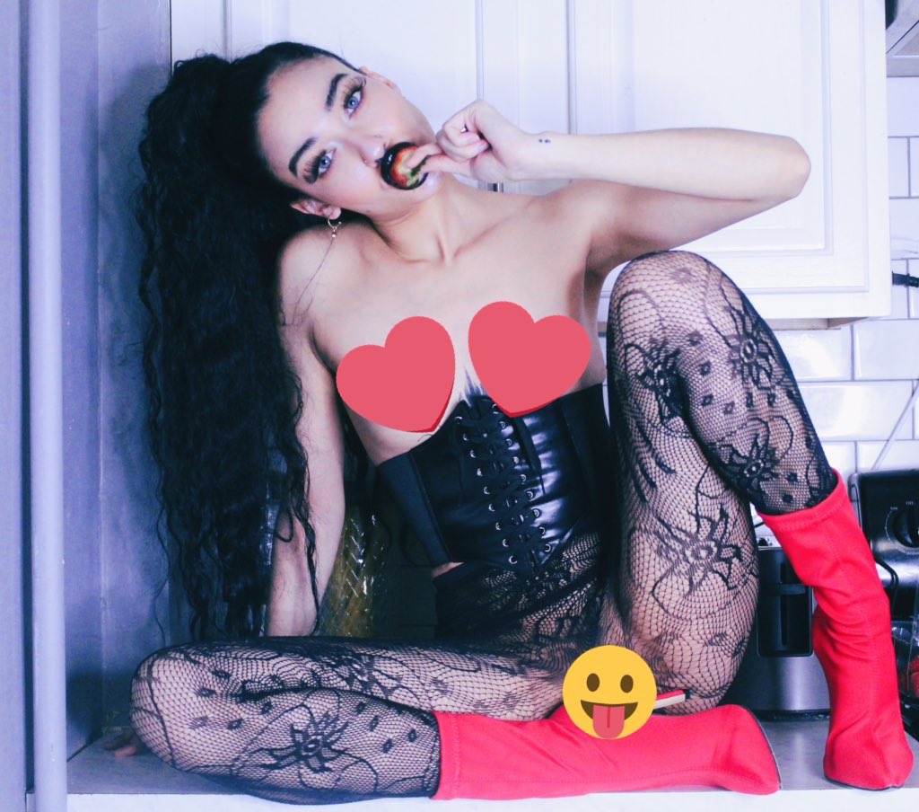 Subscribe honeys 😘 

onlyfans.com/arcadiajayde