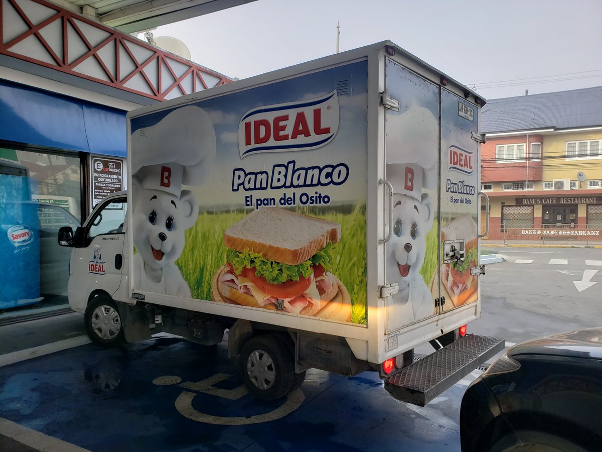 mvmontecinos's tweet photo. @Grupo_Bimbo camión de ustedes en Puerto Varas estacionado en lugar para discapacitados. Encaré al conductor y le dio lo mismo, ¿qué harán como empresa? https://t.co/DZOpnbvC1A