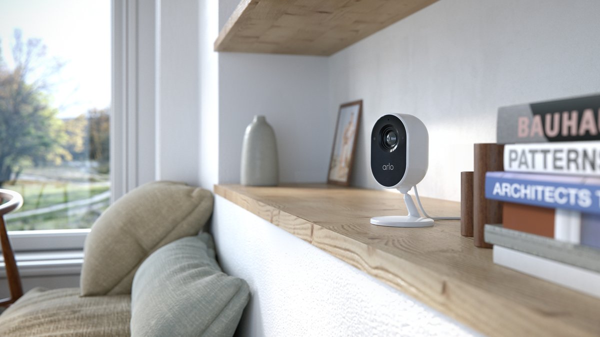 ArloSmartHome's tweet photo. Safeguard your private moments with our only #indoorsecuritycamera that has an automated privacy shield. 🙌

Ideal for protecting any room inside your home, the Essential #IndoorCamera offers smart security that empowers privacy. #ArloSmartHome https://t.co/3eorvGT8WJ
