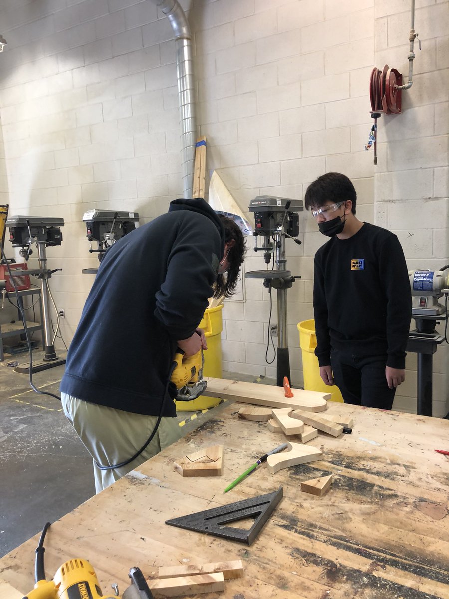 JacyClaybaker's tweet photo. Getting those kids back into shop! Jig saw and scroll saw practice for the week! @briscoe_eagles #briscoeag #vocationaleducation #handsonlearning https://t.co/LffOSnpvcL