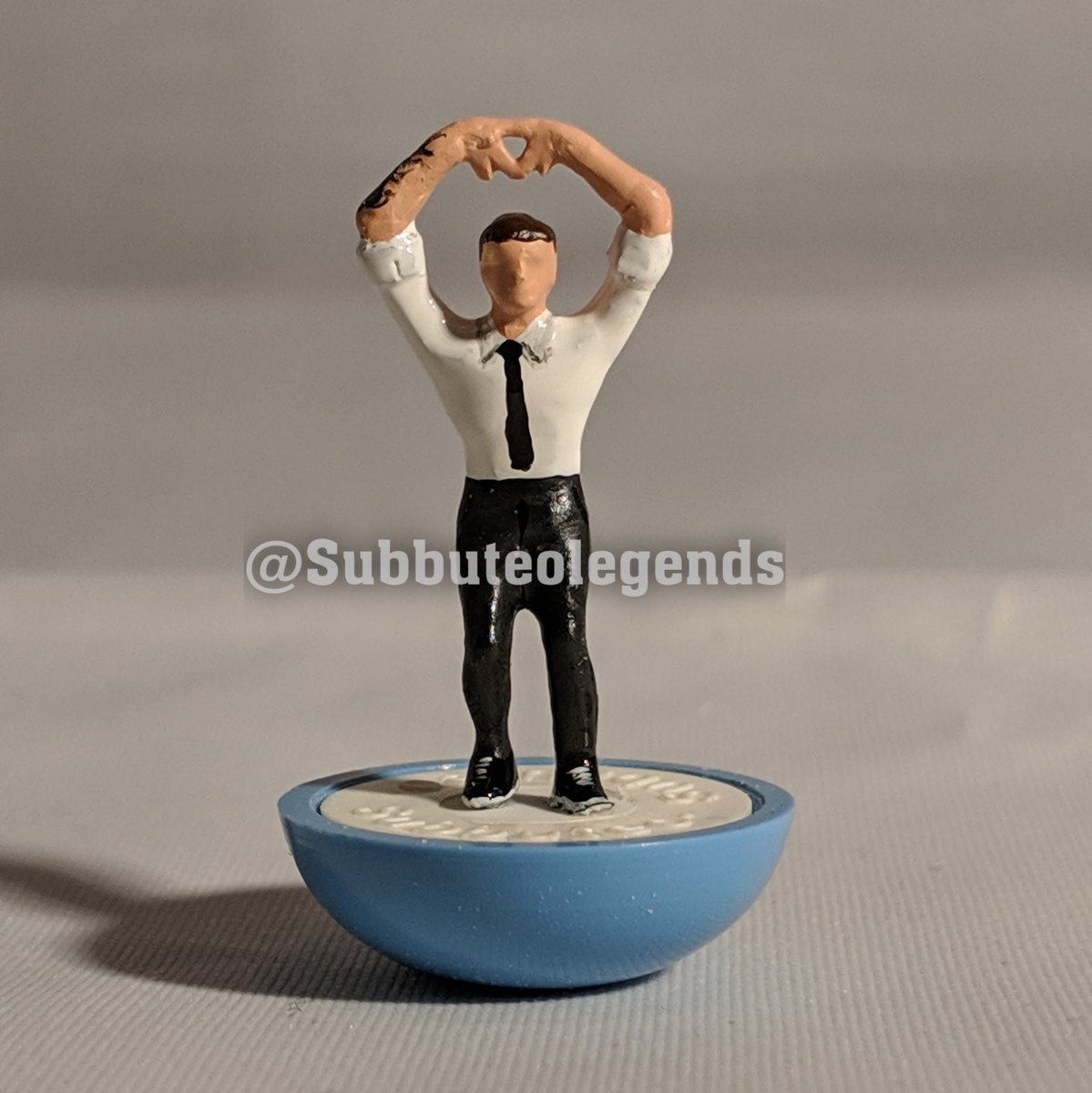 subbuteolegends's tweet photo. Figure no. 98
Player: Rob Rolfe
Team: Enter Shikari
Moment: Rob Rolfe Enter Shikari drummer 🥁 recreated as a subbuteo figure from The Spark tour 2017/18
#Subbuteo #Subbuteolegends #subbuteoart #handmade #hobby #tablefootball #thesparktour
#entershikari #robrolfe https://t.co/ORNlKa2PBE