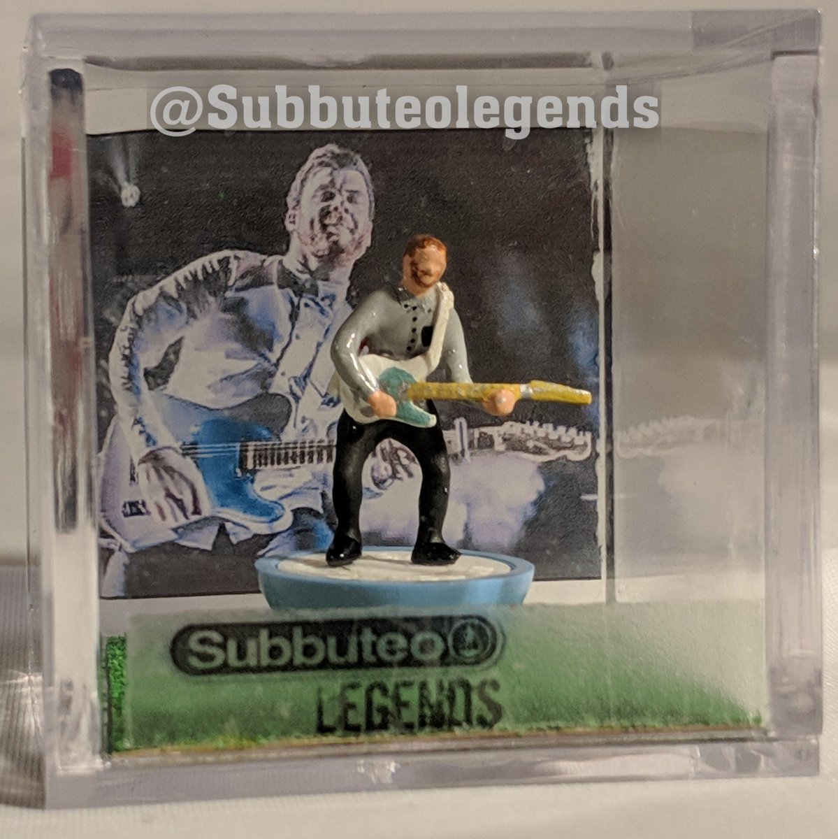 subbuteolegends's tweet photo. Figure no. 100
Player: Rory C
Team: Enter Shikari
Moment: Rory C - Enter Shikari guitarist πΈ as subbuteo figure from The Spark Tour 2017/2018.
#Subbuteo #Subbuteolegends #subbuteoart #handmade #hobby #tablefootball #thesparktour #entershikari #roryc https://t.co/GmzgGdjdFo