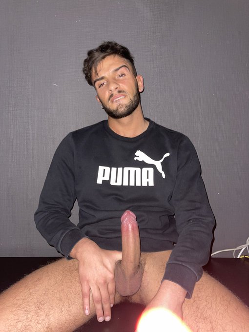 Left or right ?👅👅&hearts;️&hearts;️🥰🔞🔞 https://t.co/LaWkuEQN4W vid&eacute;o exhibition pr&ecirc;t d&rsquo;un match de foot disponible<a href="/tag/onlyfansbabe"class="tags"><span>#onlyfansbabe</span></a>