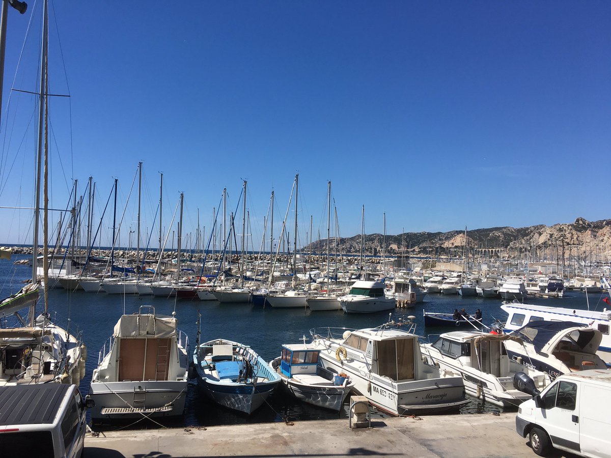lmildonian's tweet photo. Côté port #LEstaque #QuartiersNord #Marseille https://t.co/8ymNtI43Zi