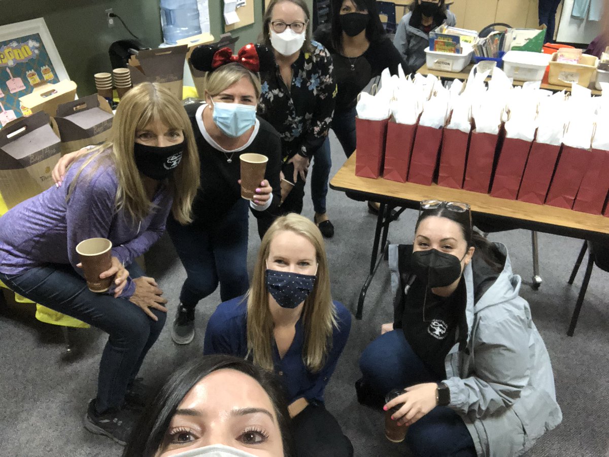 🎼Reunited and it feels so good! 🎼 #HappyToHaveThemBack #MyMatadors #CJMCrew #TreatsAllWeek #BagelsAndCoffee