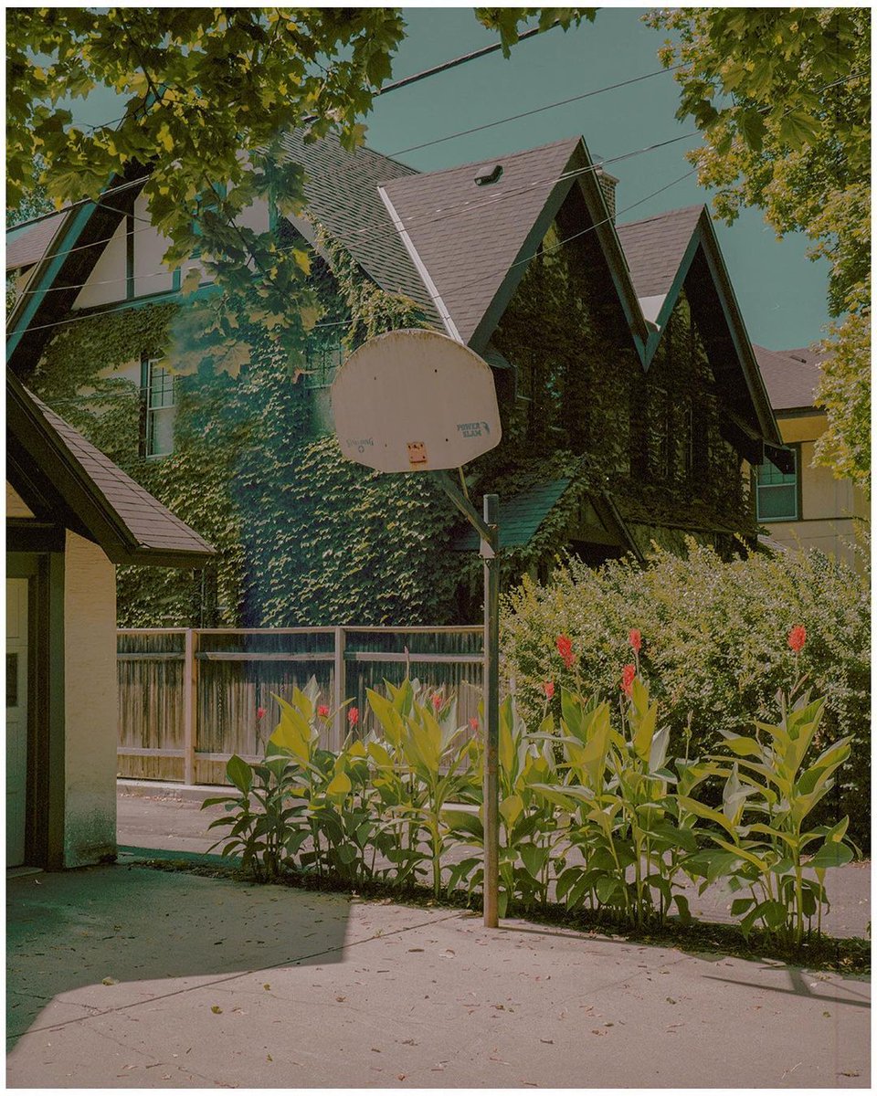 fvonf's tweet photo. Nate Vrieze is a photographer based in Minneapolis, Minnesota, USA , he is drawn to capturing the unordinary moments in everyday life.
“The scenes I capture tend to be very desolate and still, and I aim to extract some sort of narrative or meaning from them."
#FVFloves https://t.co/15nMjc141X