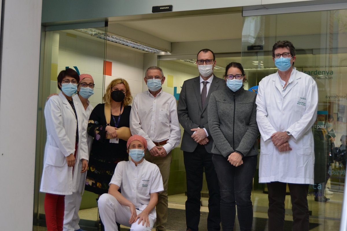eapsardenya's tweet photo. 📸 Visita del Dr. @JSurralles i la Sra. Reyes Grases, director i gerent d'@IIBSantPau respectivament, als companys/es de #Recerca de l'@eapsardenya. Molt contents/es de rebre-us al nostre centre! https://t.co/oRHSCjKE8E