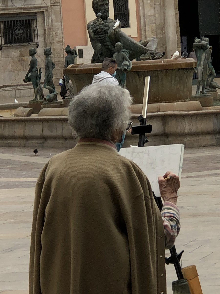MAYNACGO's tweet photo. un día vi a esta señora pitando en valencia y q mona 🥺 https://t.co/IY0aVYwkO7