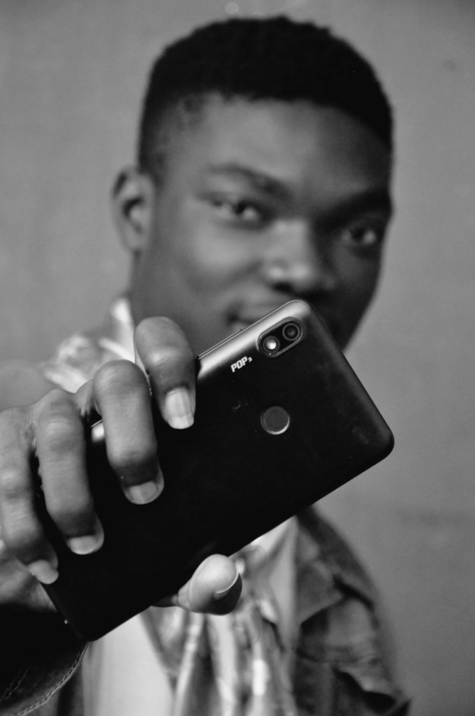 __damilareee's tweet photo. I'm Damilare King,a brand Identity Designer&amp;fashion Creator, I'm a student of #OUI. Yay! #AllYouNeedIsSpark Being Innovative&amp;creating awesomeness is my life, same as being an ambassador to @TECNOMobileNG is a look-in for me to create&amp;add value to the world of technology&amp;modelling https://t.co/yADXwUhieu