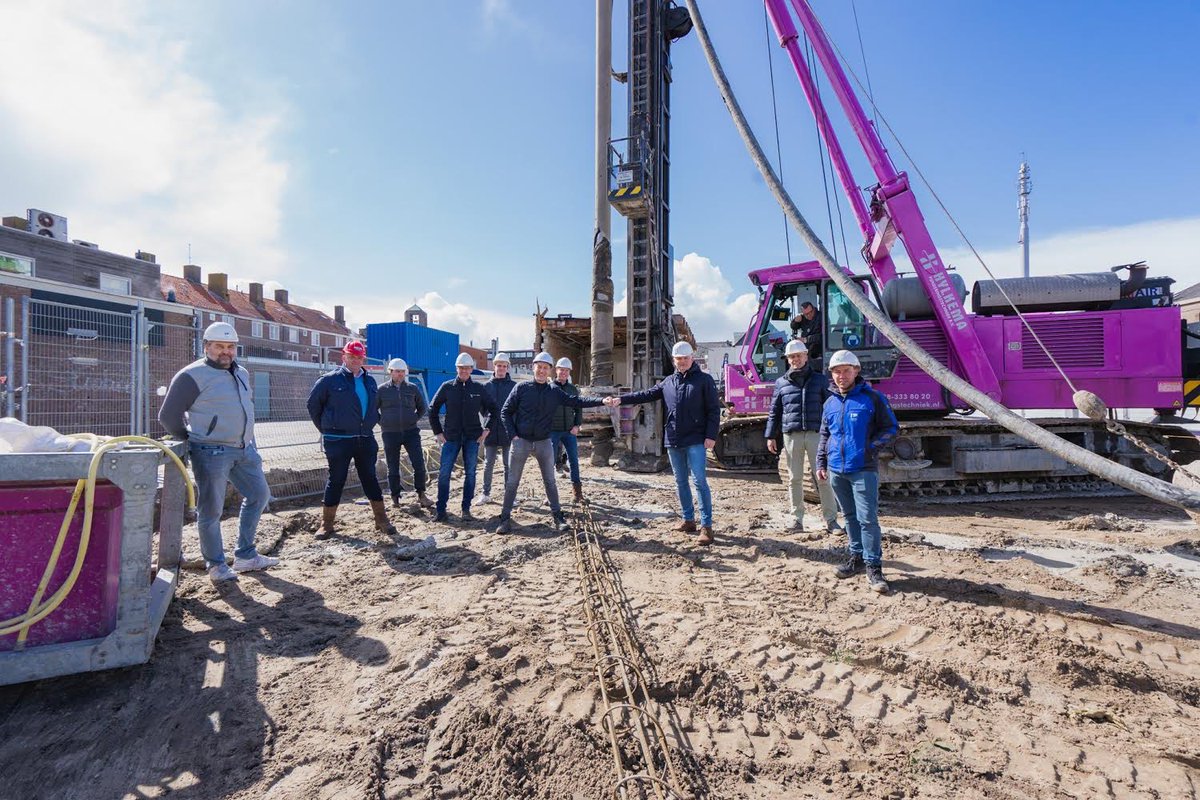 Kamper bedrijven geven aftrap Noorderpoortplan in #Emmeloord 
In het kloppend hart van Emmeloord, aan de Noordzijde 8-12, hebben Weever #bouw en Hylkema funderingstechniek beide uit #Kampen, het officiële startsein gegeven voor de nieuwbouw van het unieke Noorderpoortplan!