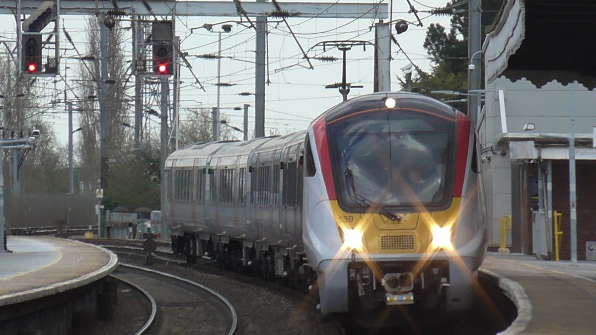 danthetrainman's tweet image. Had a fantastic afternoon at Manningtree Station with Dad today. #class321 #class720 #class745 #manningtree