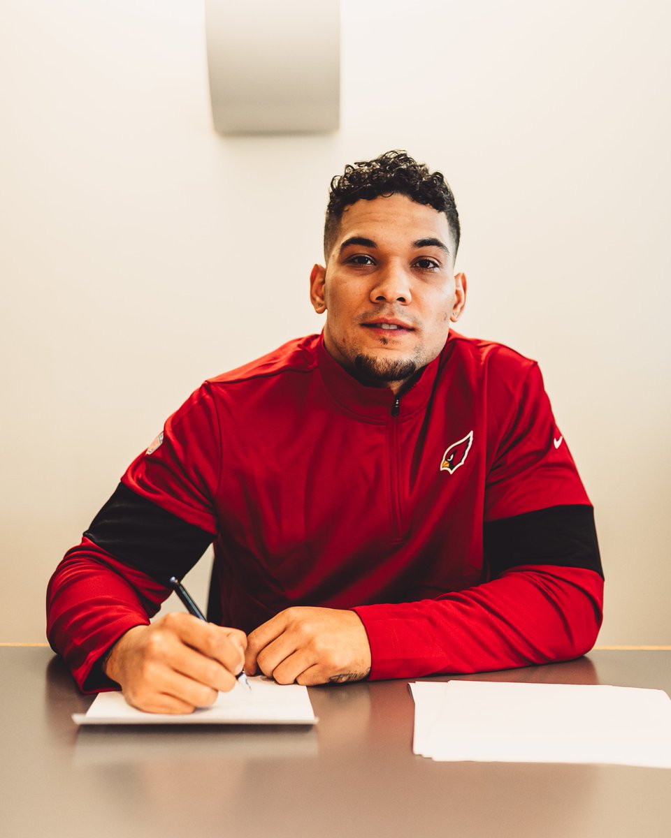 AZCardinals's tweet photo. Officially official.

Welcome to the family, @JamesConner_! https://t.co/H1Nqb0PhBE