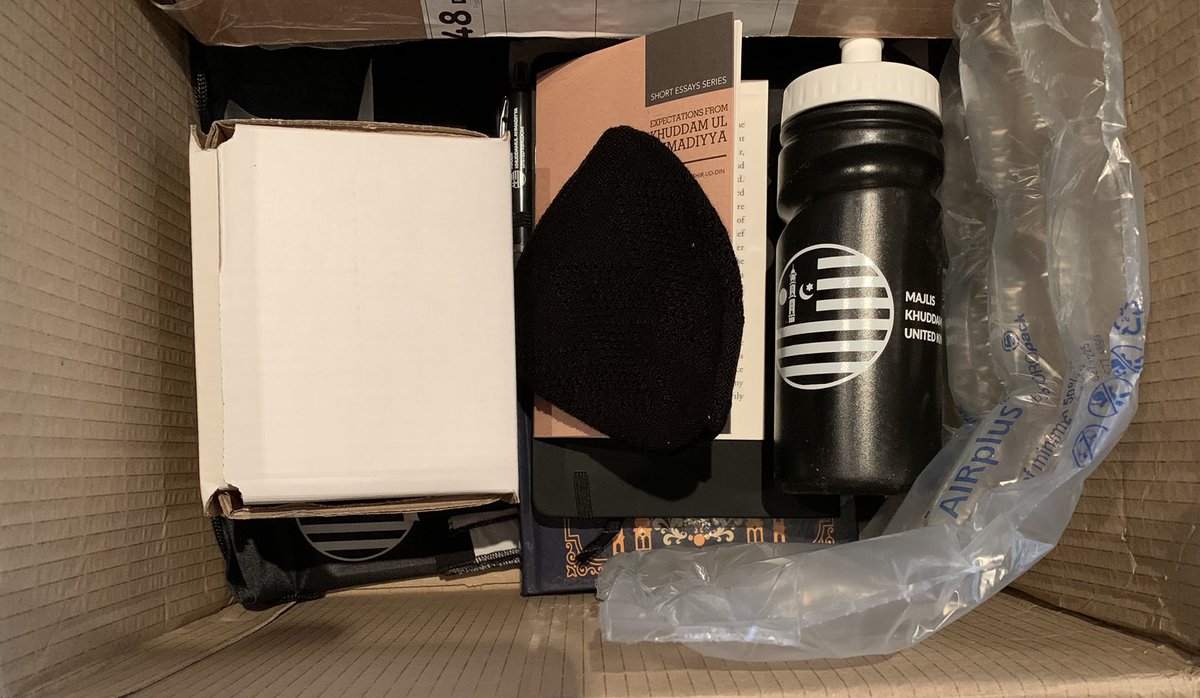 Very excited to share the unboxing of the MKA Ramadan gift pack (Gold) that arrived today. 

youtu.be/ikkbd9yB07E

You can get yours and much more at the <a href="/UKMuslimYouth/">AMYA UK</a> Shop (shop.khuddam.org.uk)