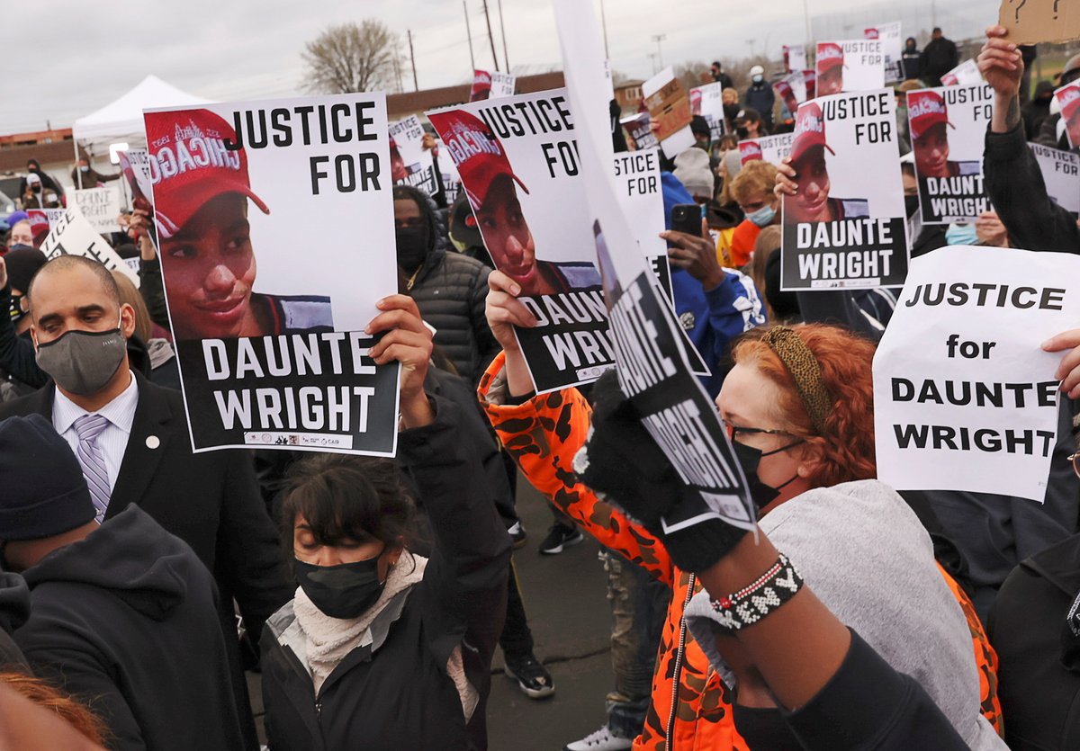 ajplus's tweet image. BREAKING: The police officer who fatally shot #DaunteWright has resigned.

Kim Potter shot Wright during a traffic stop and alleges it was an "accidental discharge." He was 20 years old.