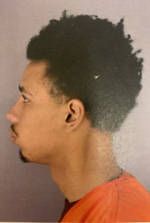 MrAndyNgo's tweet photo. Update: #DuanteWright was arrested by police in the fatal encounter over a warrant for aggravated robbery. The #BLM martyr choked a woman repeatedly &amp; held her at gunpoint in late 2019. Wright's mother said her son was killed because of an air freshener. https://t.co/XbJMiFYgEd https://t.co/DZz2Q0nPTR